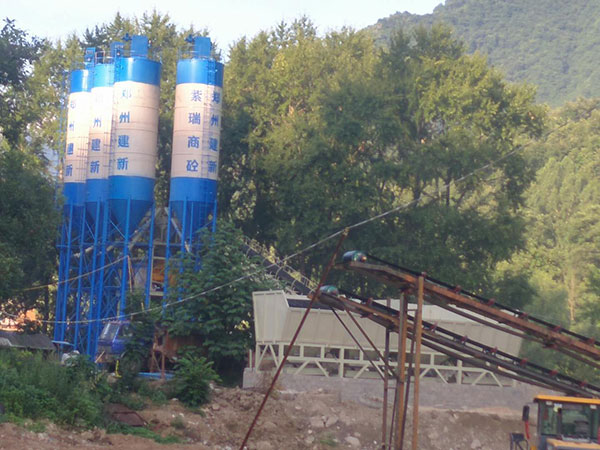 三门峡120混凝土wanbo万搏电子(中国)官方网站站设备工作现场